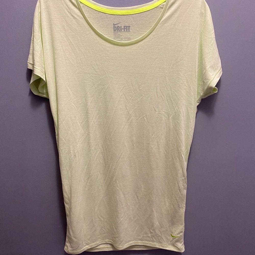 nike die-fit loose fit t-shirt